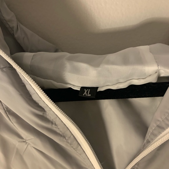 Wind breaker - Picture 2 of 3